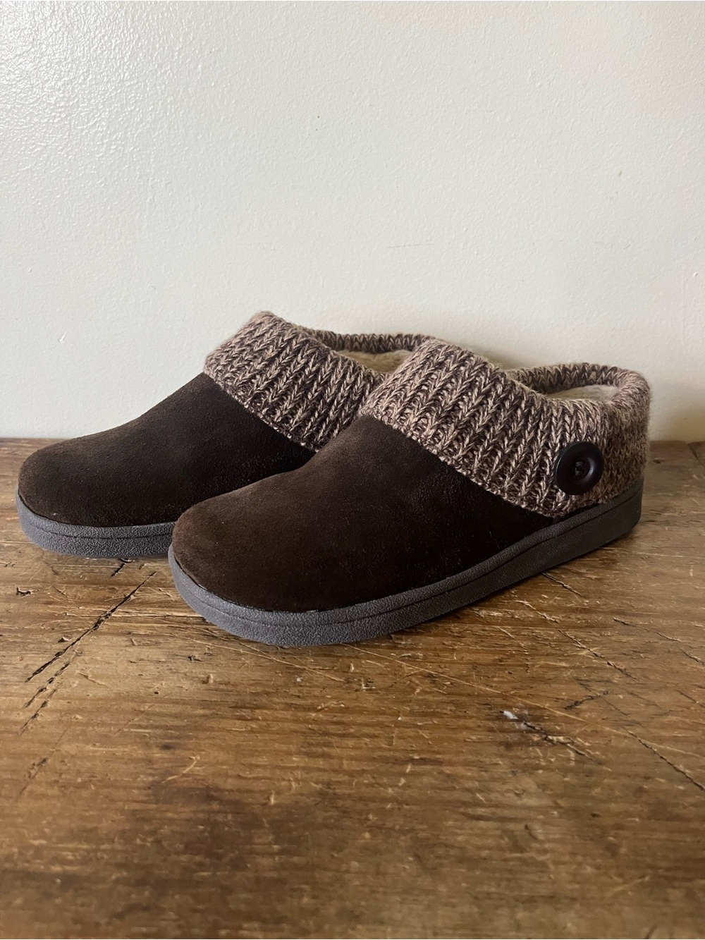 Clark’s Nikki Indoor Outdoor Slippers Slip Resistant Cozy Inside Womens size 7